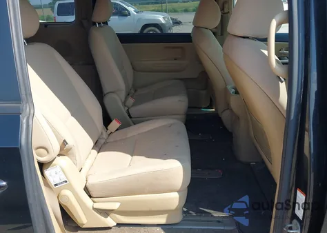 2016 Kia Sedona Lx z USA, uszkodzony, nr VIN KNDMB5C15G6094025